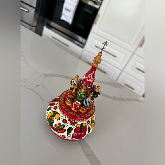 St. Basil's Cathedral Russian Music Box , Music Box Hand-Painted. - Picture 3 of 9